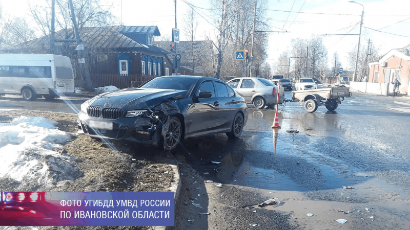 В Иванове в ДТП пострадал водитель элитного автомобиля