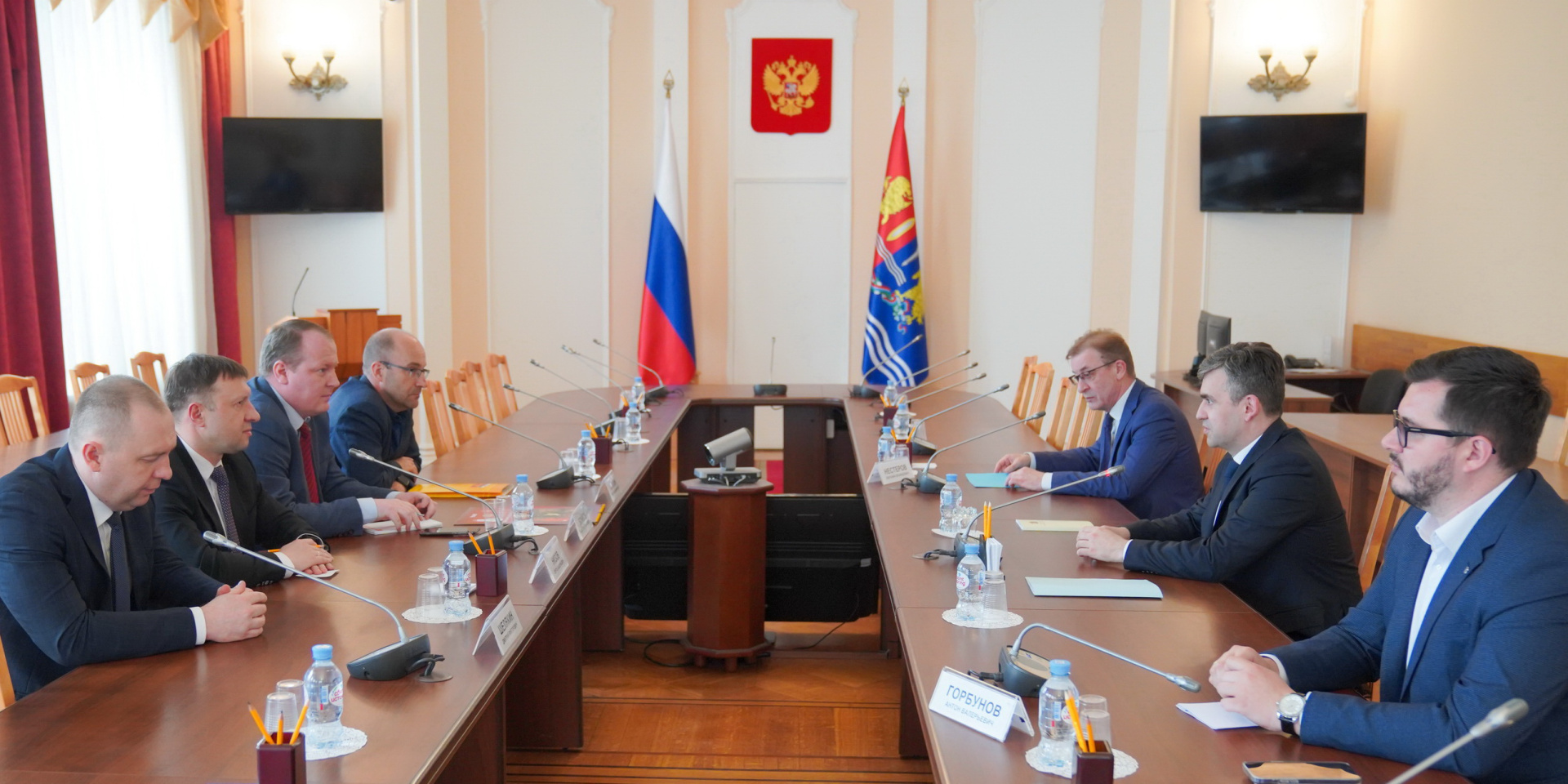 Станислав Воскресенский провел рабочую встречу с региональными лидерами парламентских партий