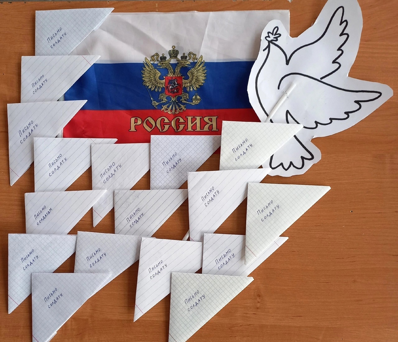 Дети в Ивановской области делают открытки для солдат ко Дню Победы