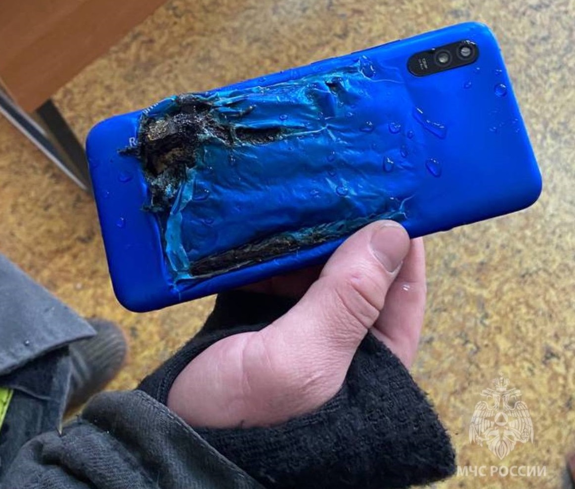 В Ивановской области мобильный телефон загорелся во время урока у шестиклассницы 