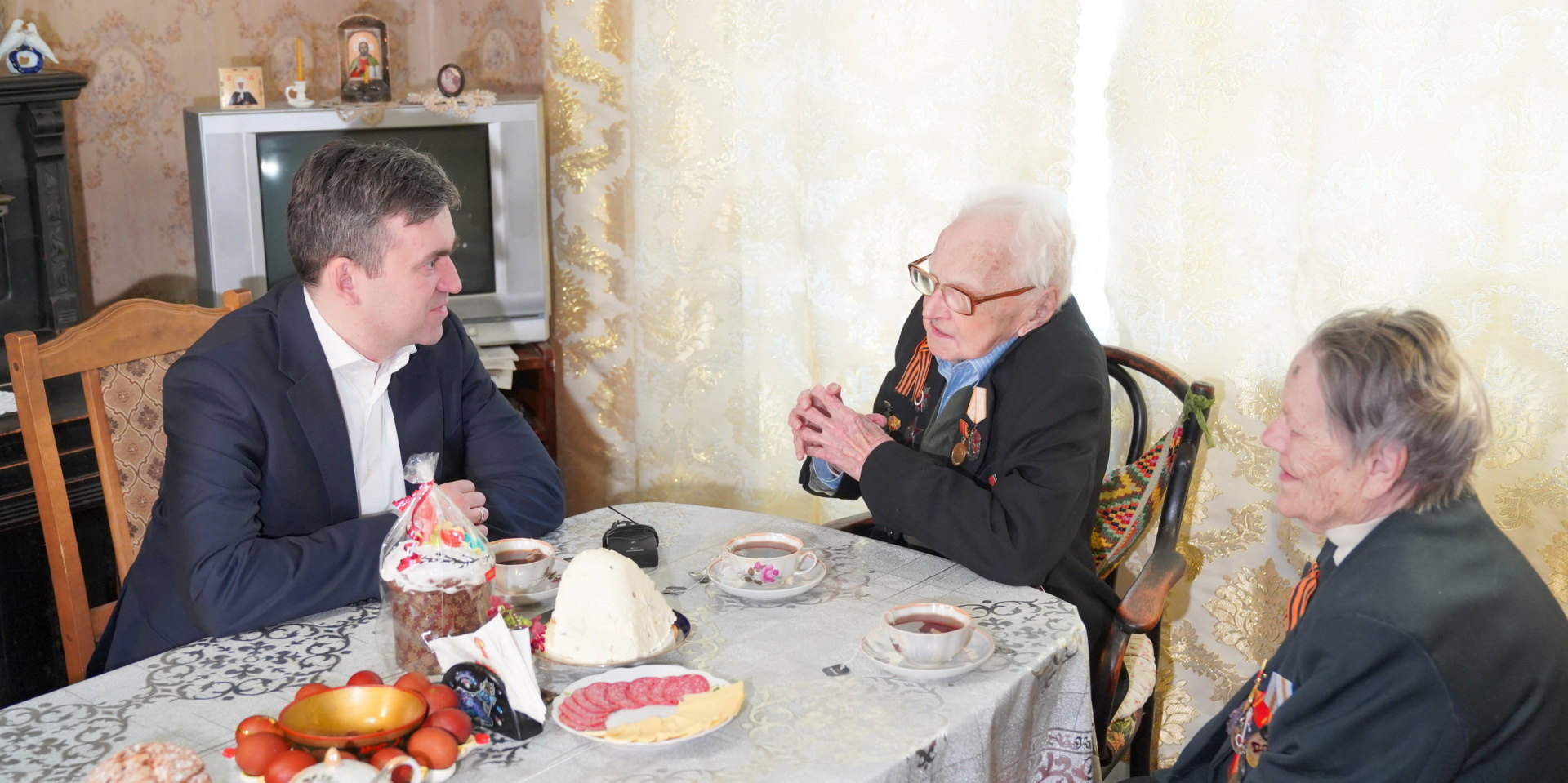 Губернатор Ивановской области поздравил семью ветерана с 79-й годовщиной Победы