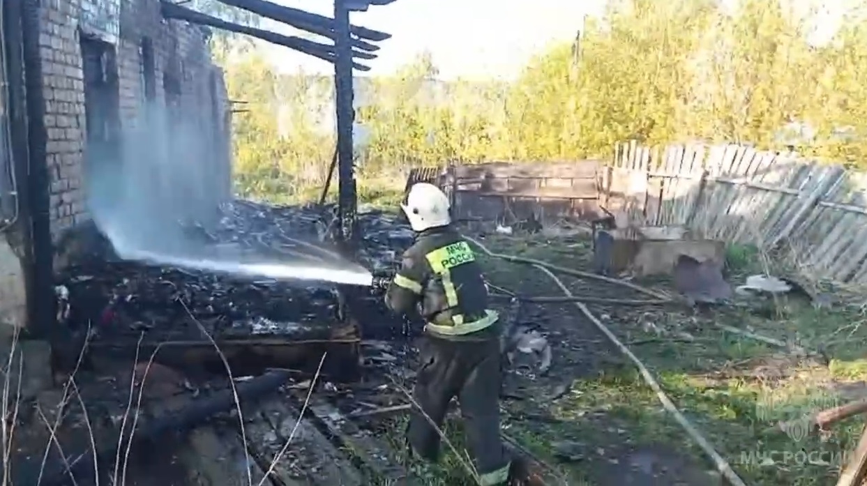 Два человека погибли в горящем доме в Ивановской области | 17.05.2024 |  Новости Иваново - БезФормата