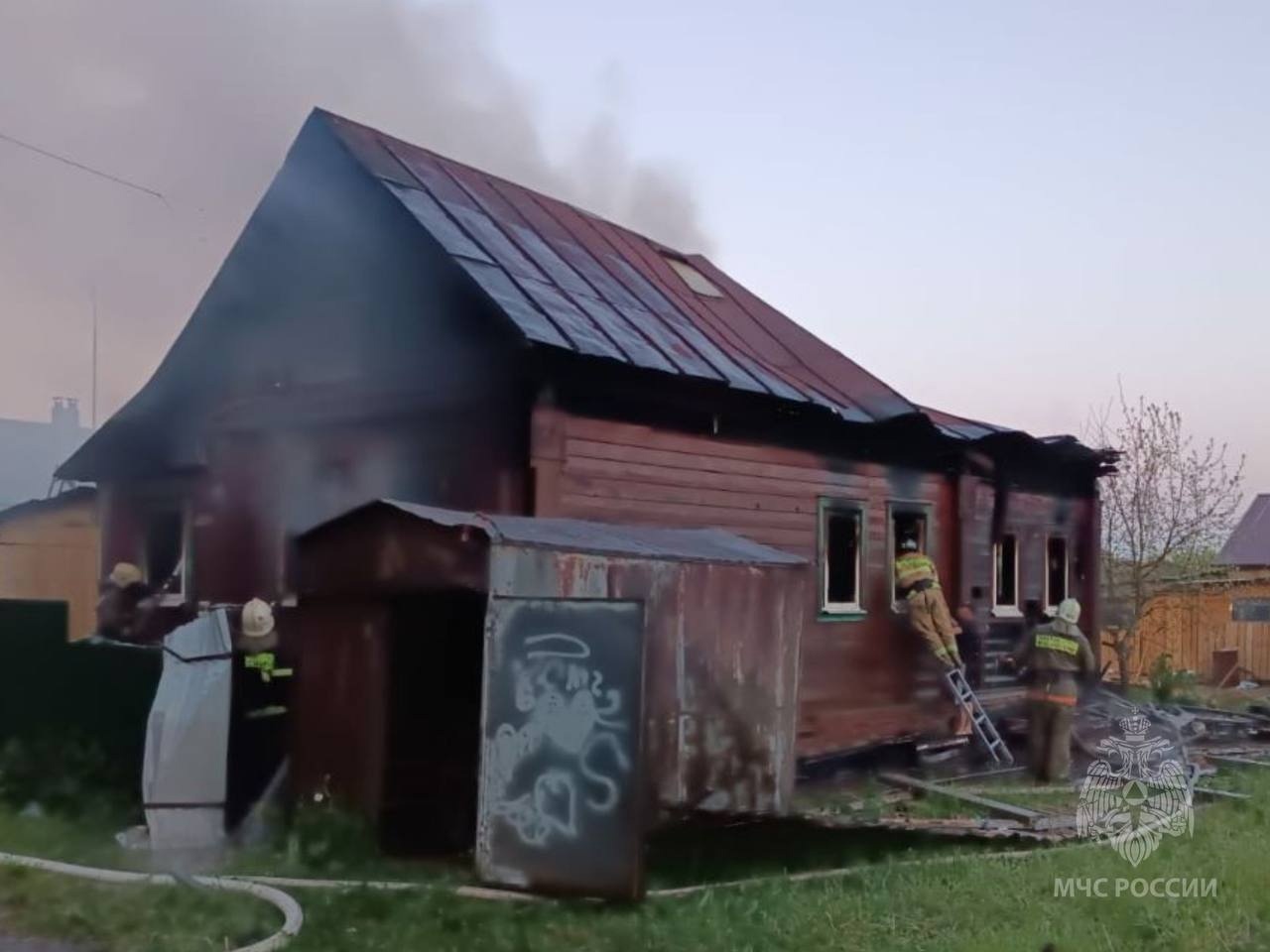 При пожаре в частном доме в Комсомольске погибла женщина