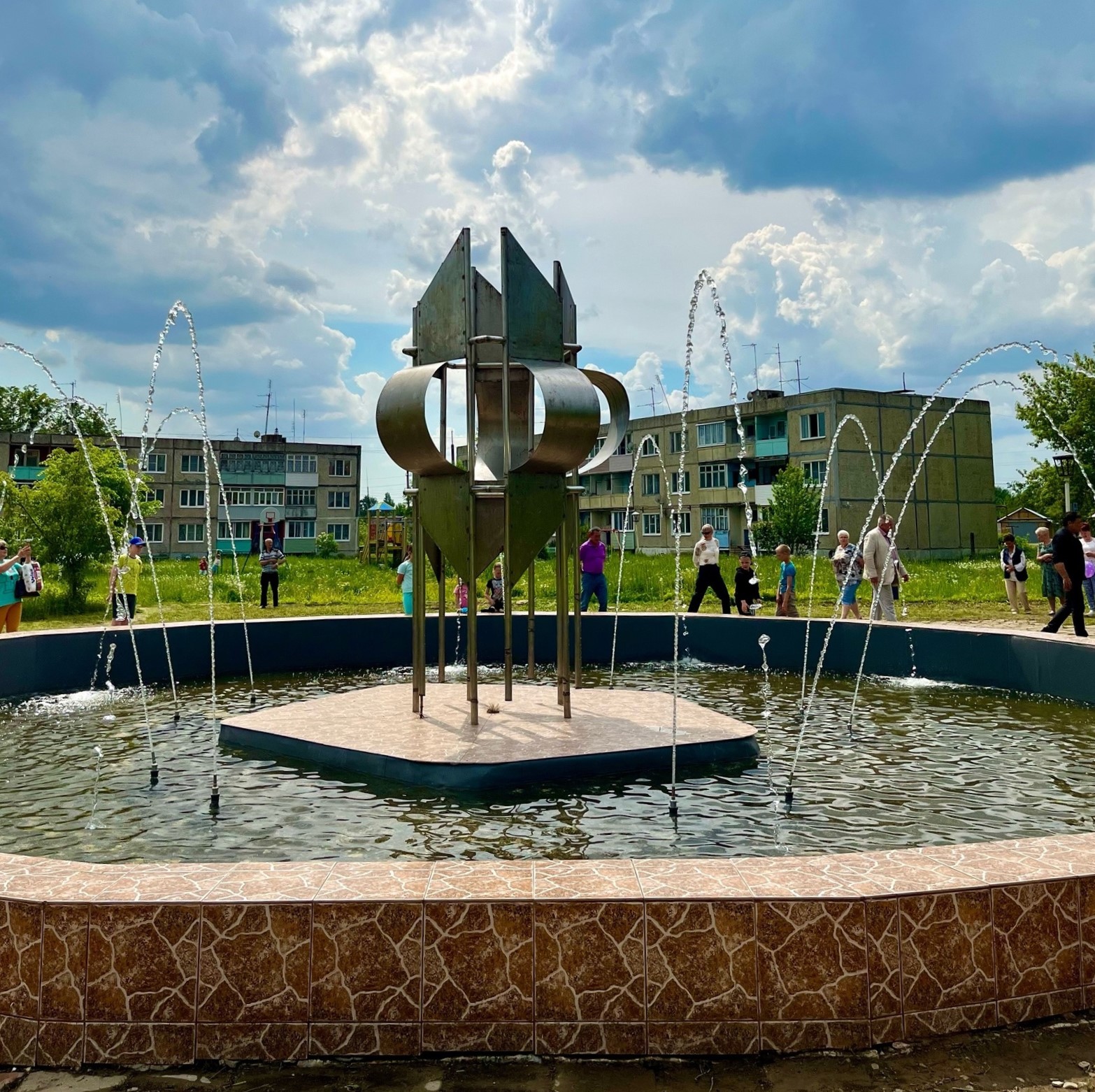 Недействующий фонтан восстановили в Гаврилово-Посадском районе