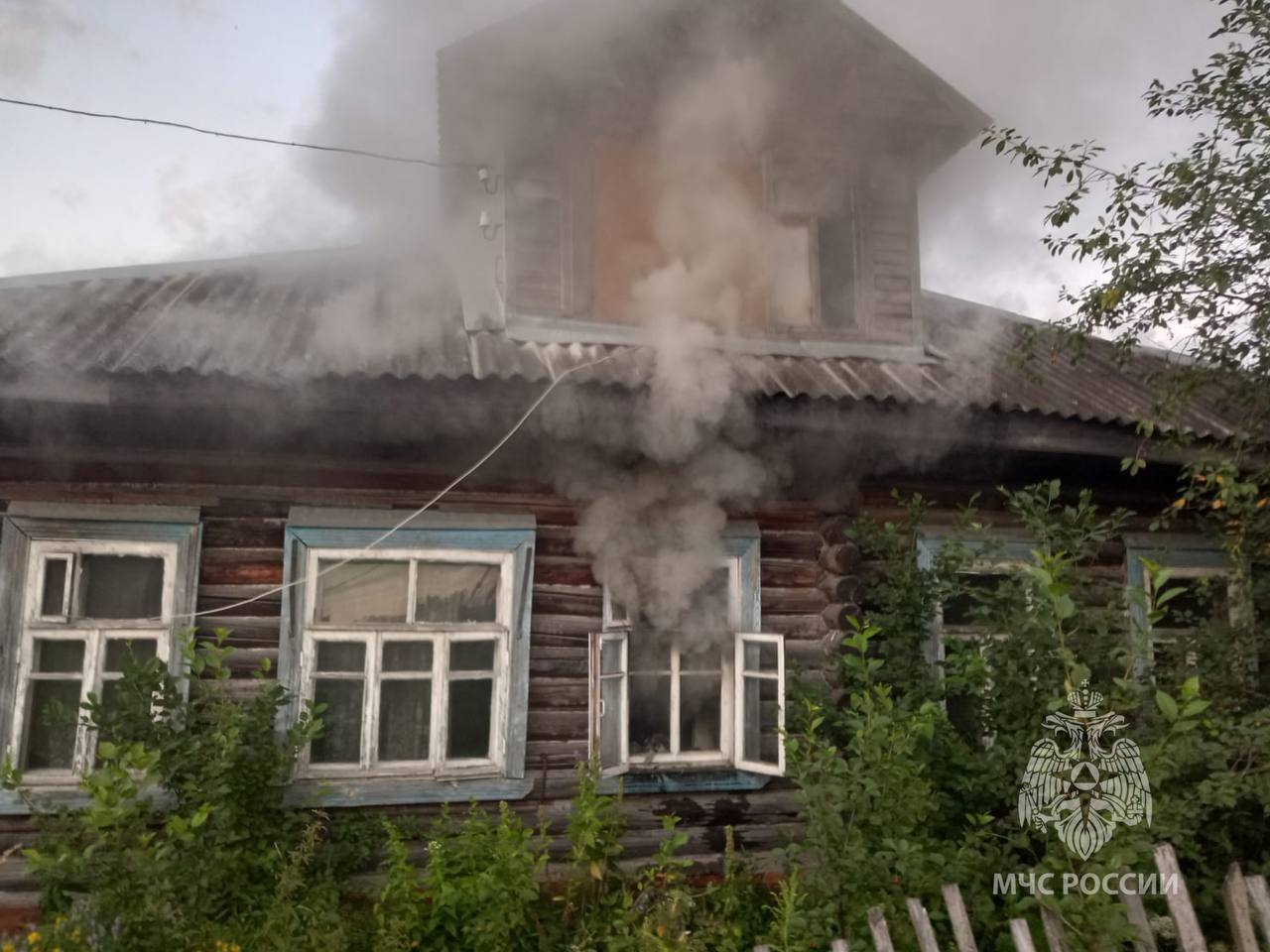 В Вичуге частный дом едва не сгорел из-за пожара в одной из комнат