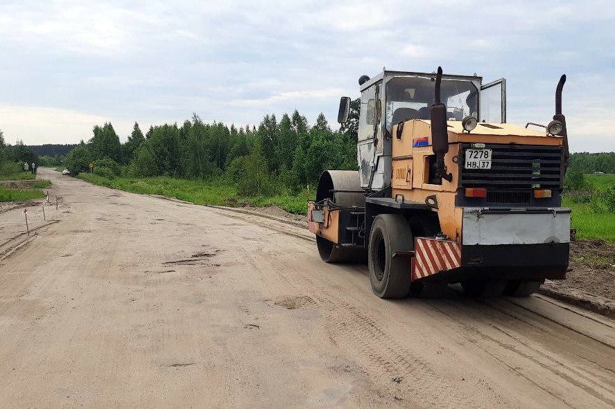 Капремонт дороги идет в селе Первомайский Кинешемского района