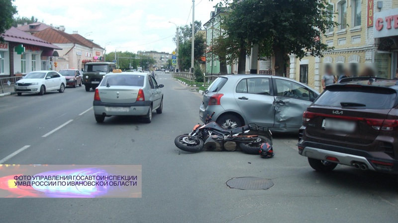 Автоледи на иномарке сбила в Приволжске подростка на мотоцикле