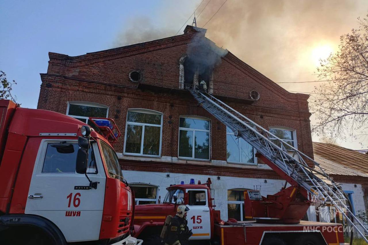 В Шуйском районе загорелось неэксплуатируемое здание