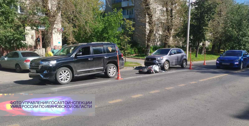 Мотоциклист столкнулся с двумя иномарками в Иванове