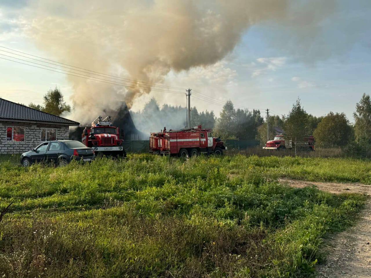 Частный дом загорелся в Ивановской области