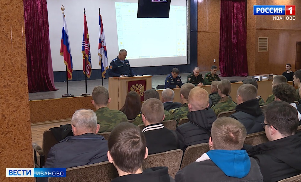 Ивановским школьникам и студентам колледжей рассказали об обучении в военных училищах страны