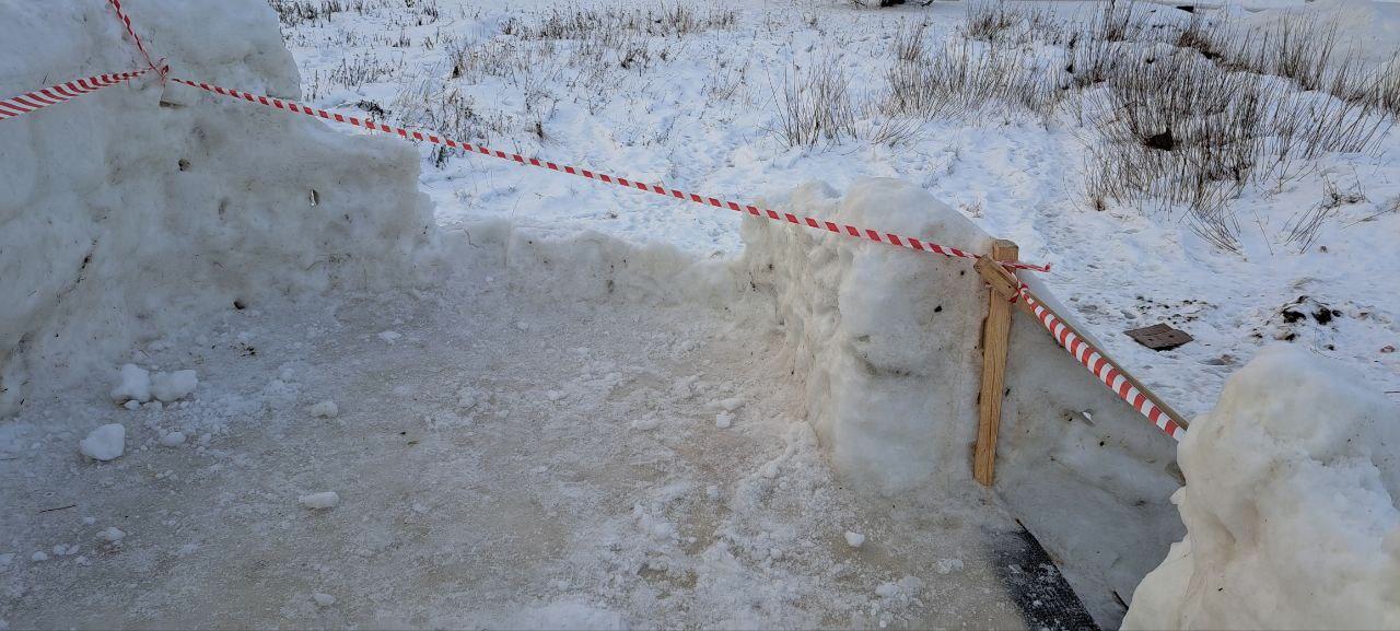 Вандалы разломали ледяную горку в Заволжске