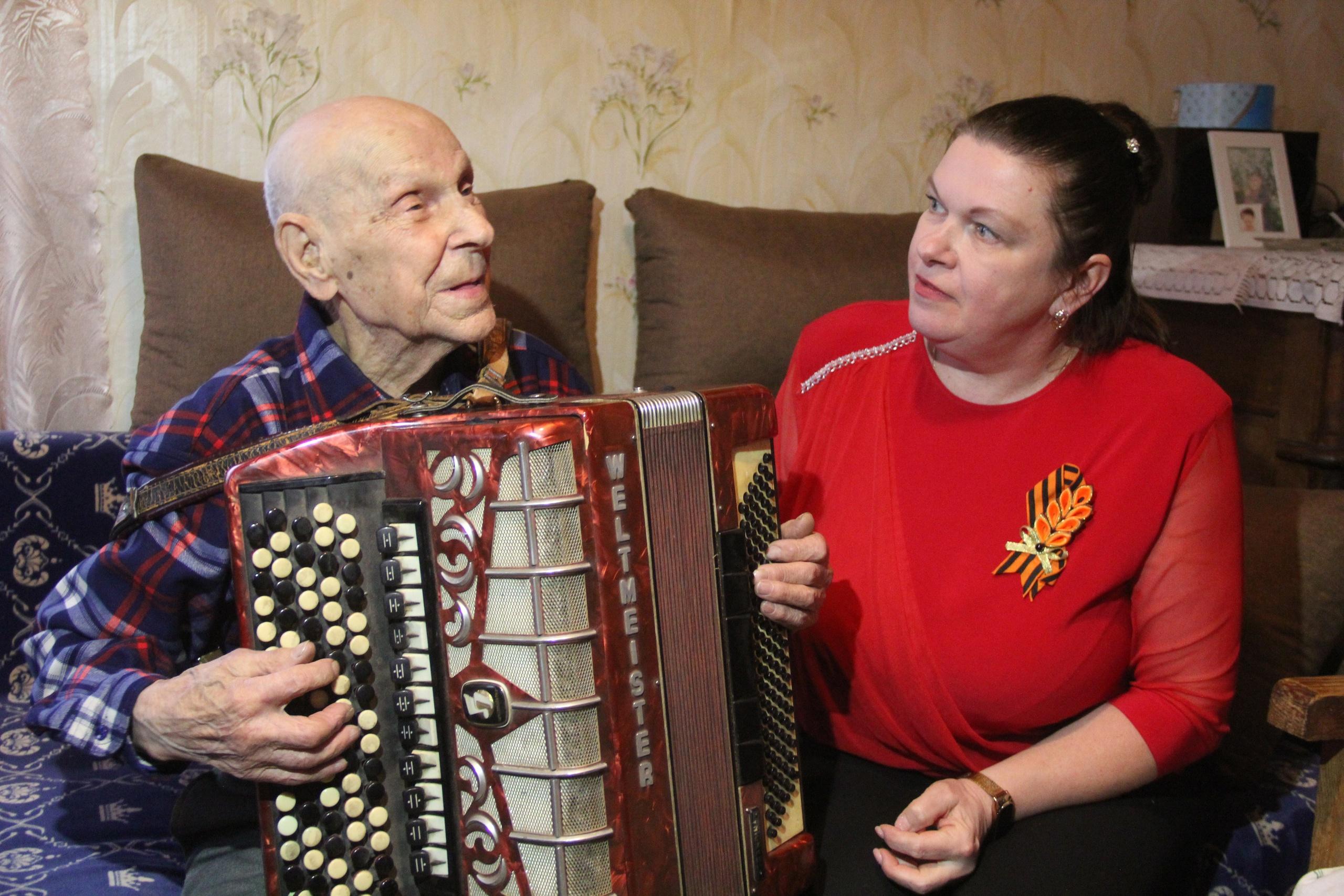 Ветерану из Ивановской области вручили памятную медаль "80-лет Победы в ВОВ"