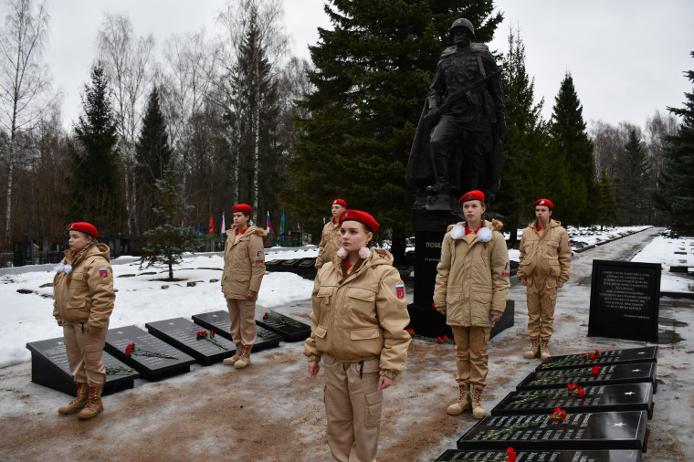 Память погибших под Сталинградом героев почтили в Иванове