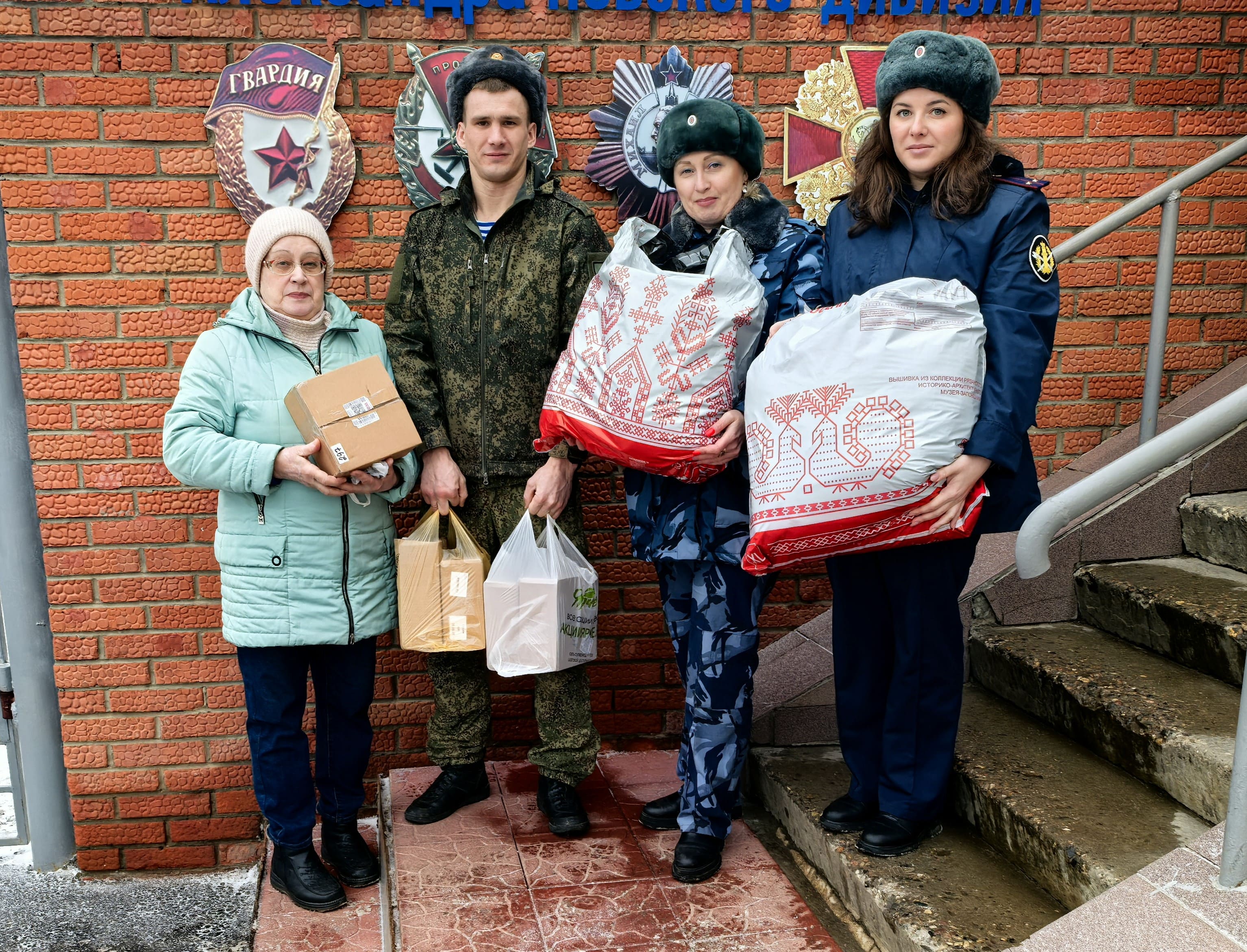 Сотрудники УФСИН с ветеранами учреждения отправили гуманитарную помощь бойцам СВО