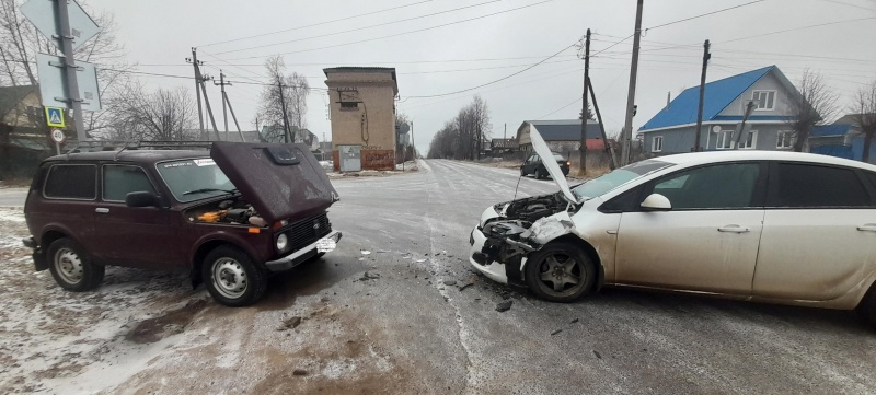 При столкновении автомобилей в Юже пострадал 2-летний ребенок