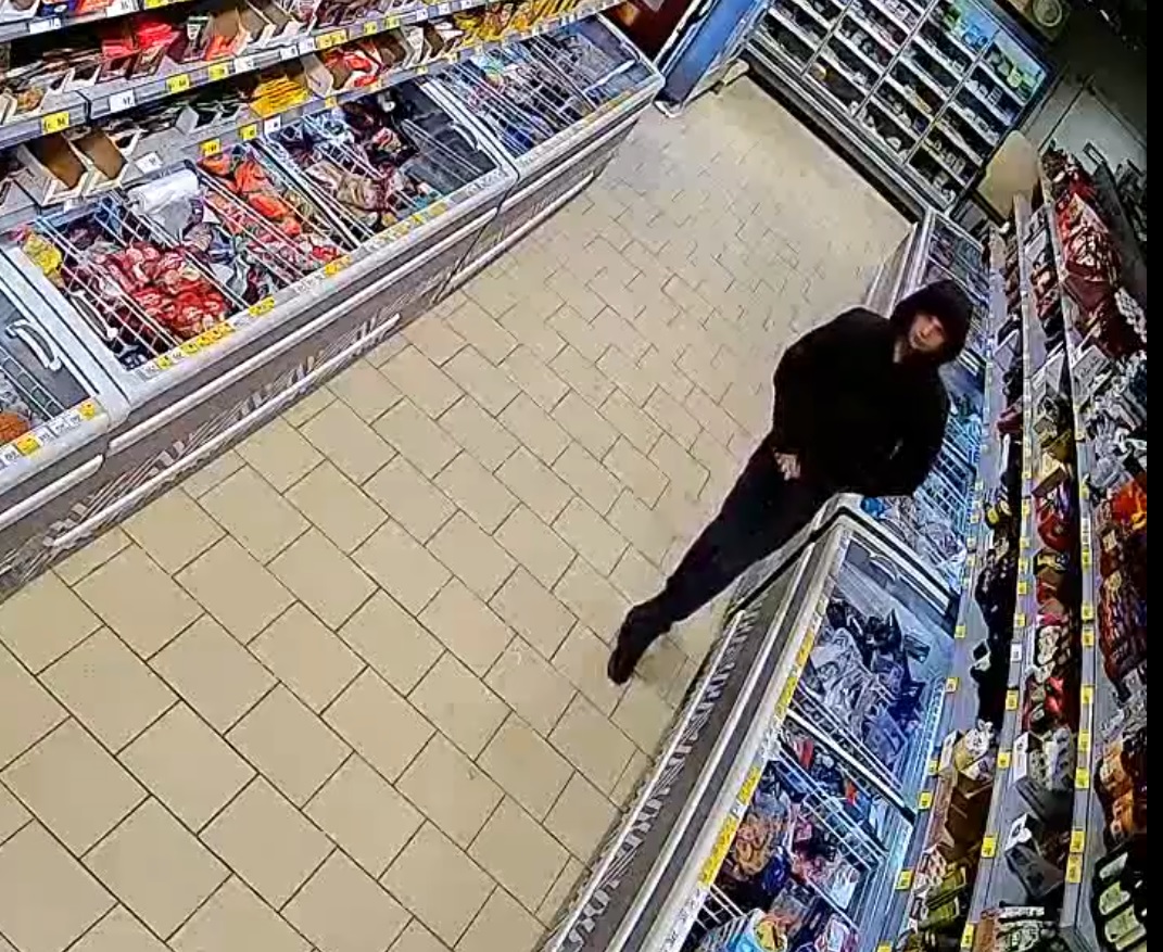 Полиция Ивановской области разыскивает подозреваемого в краже сыра из магазина