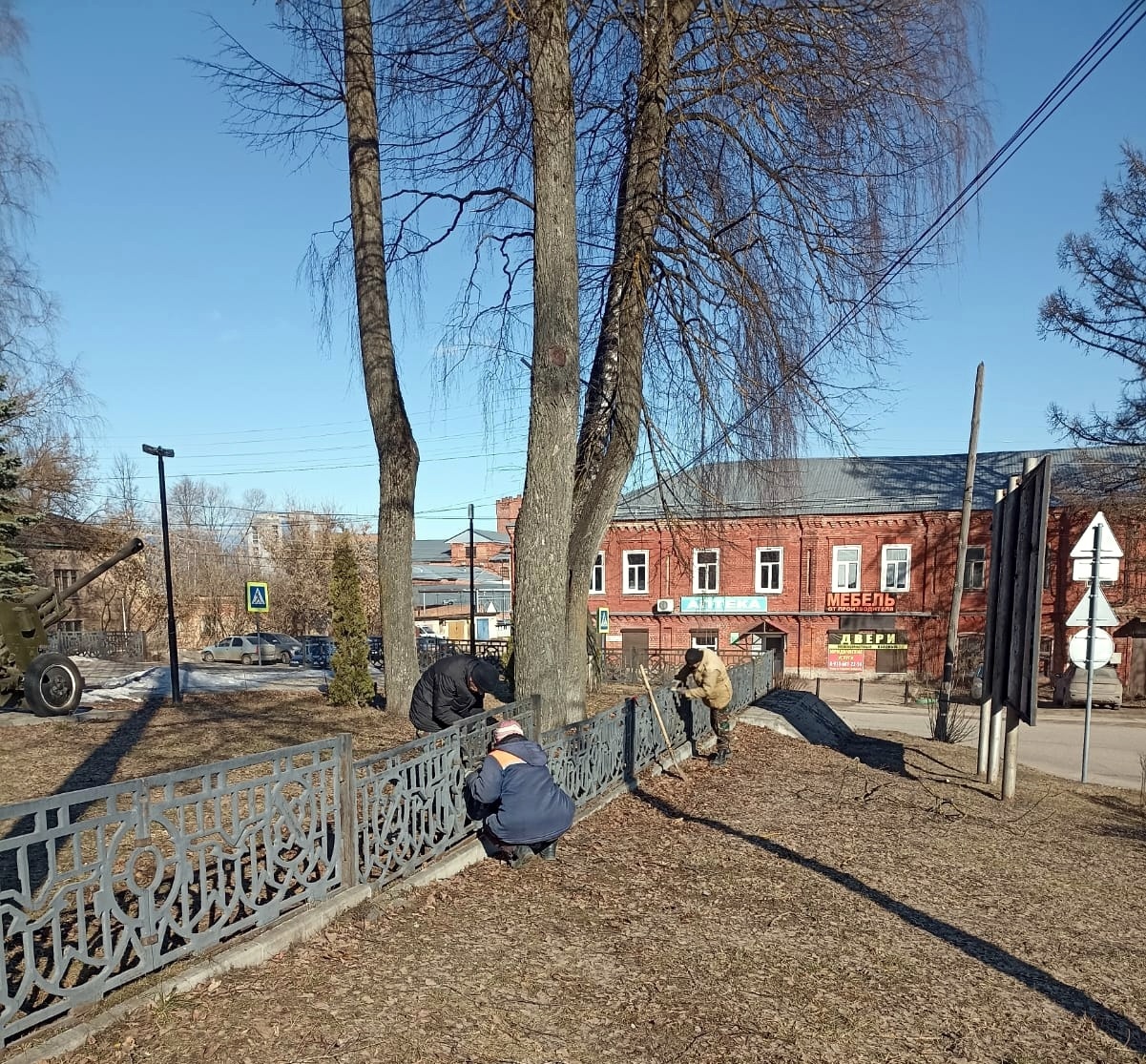 Территорию вокруг мемориала участникам ВОВ благоустраивают в Ивановской области