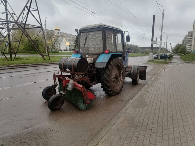 На уборке Иванова минувшей ночью задействовали 17 единиц техники