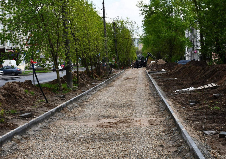 На улице Красных Зорь в Иванове благоустраивают аллею