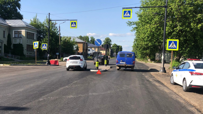 Пенсионерка пострадала при экстренном торможении "УАЗа" в Шуе