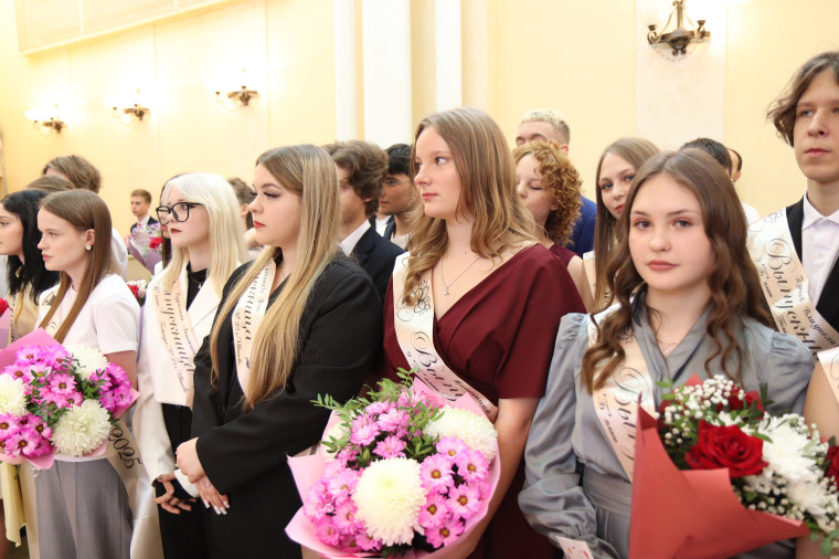 В школах Иванова проходят выпускные