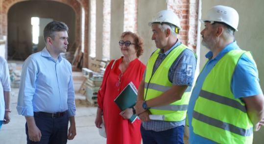 В рамках нацпроекта "Молодежь и дети" в Шуе преображают одну из старейших школ города