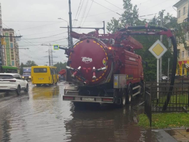 С ивановских улиц откачивают воду