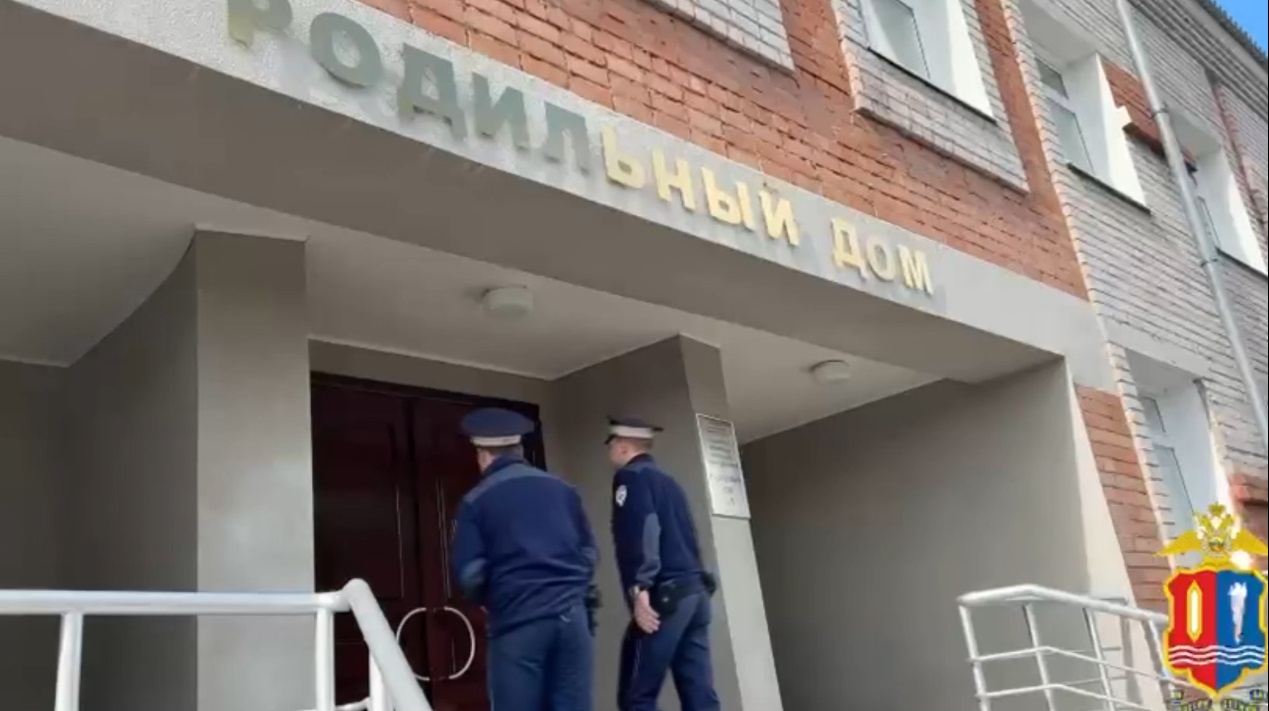 Ивановские инспекторы ДПС помогли роженице добраться до роддома