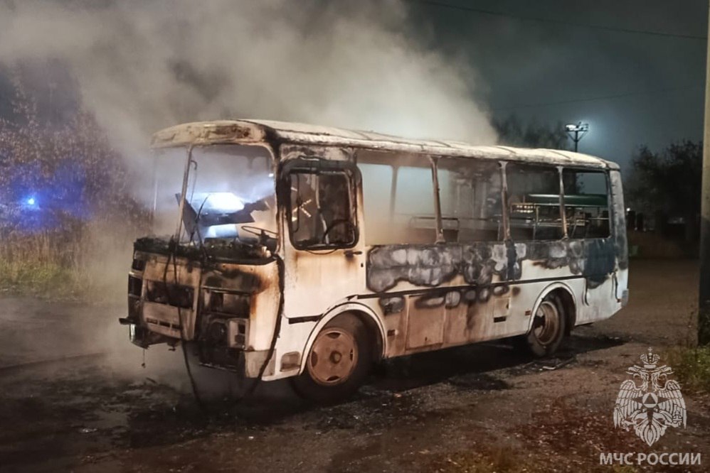 Пассажирский автобус сгорел в Ивановской области