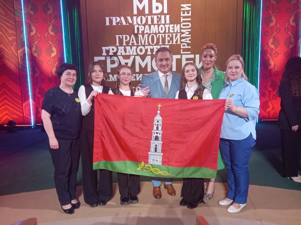 Школьницы из Ивановской области победили в телепрограмме «Мы — грамотеи»