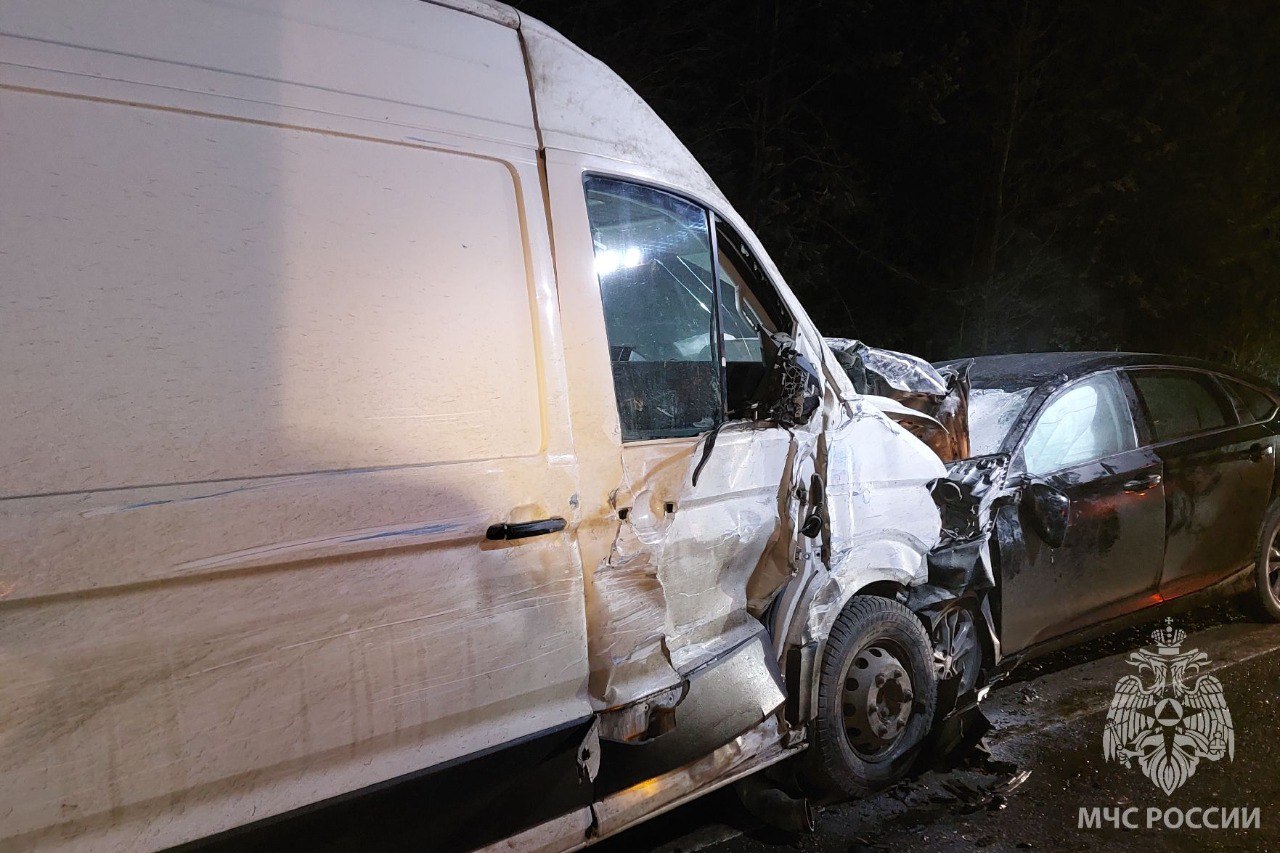 Авария с тремя машинами случилась на трассе в Ивановской области