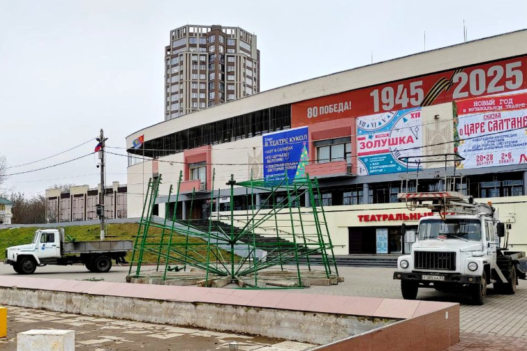 Монтаж главной городской ёлки начался в Иванове