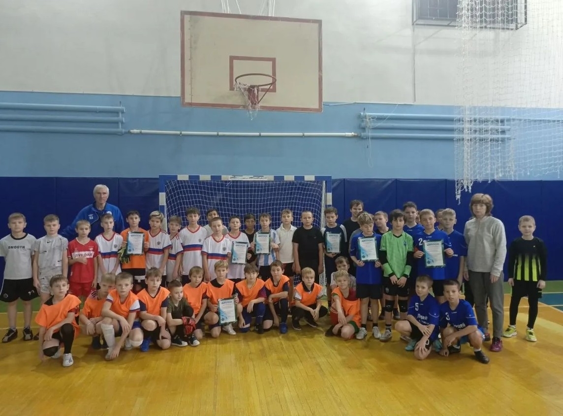 Среди школьников Кинешмы прошел турнир по футболу