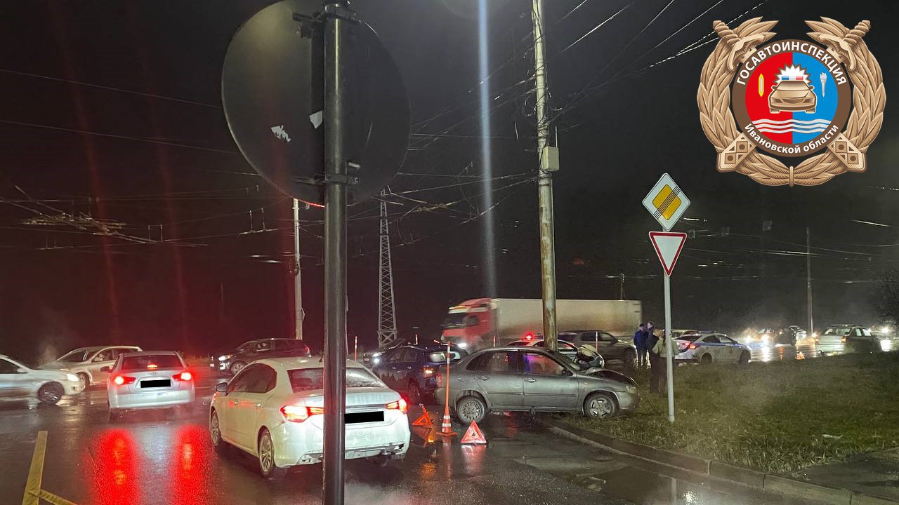 На въезде в Иванова случилась авария с участием 3 машин